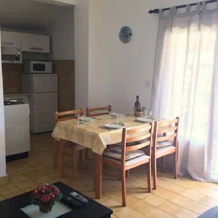 Apartments And Rooms Ognjen - Family Apartments With Free Parking Betina  Kültér fotó