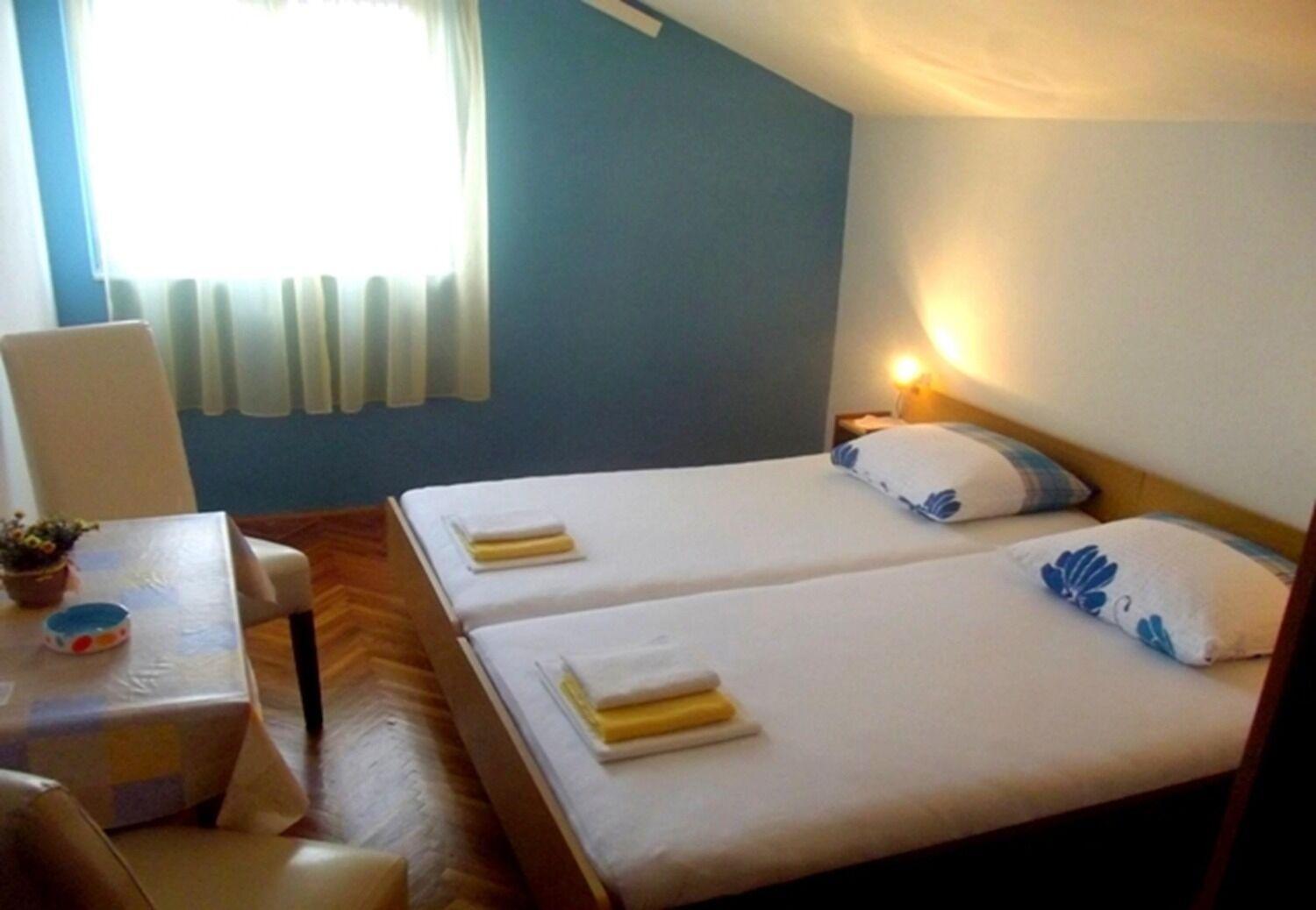 Apartments And Rooms Ognjen - Family Apartments With Free Parking Betina  Kültér fotó