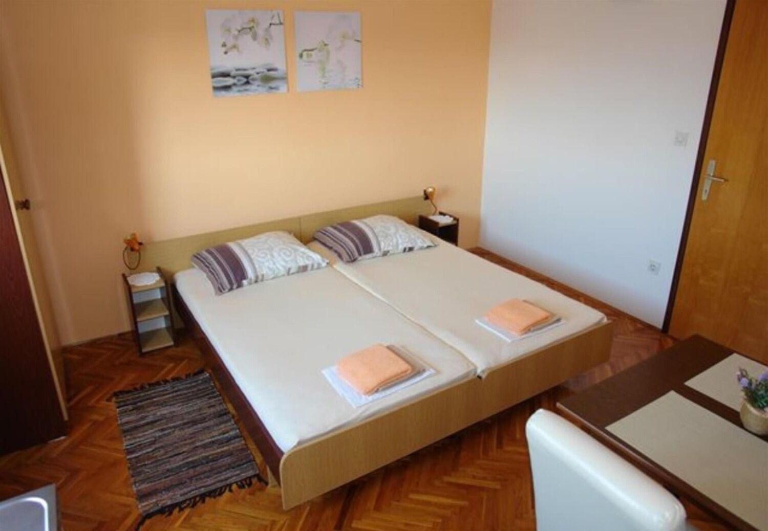 Apartments And Rooms Ognjen - Family Apartments With Free Parking Betina  Kültér fotó