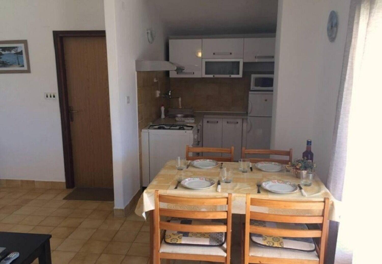 Apartments And Rooms Ognjen - Family Apartments With Free Parking Betina  Kültér fotó