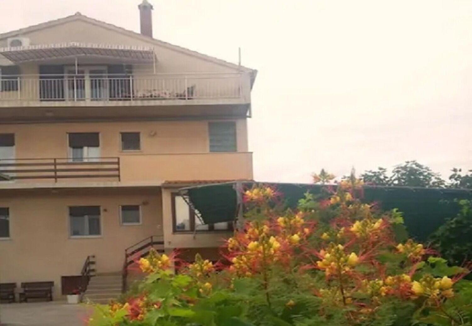 Apartments And Rooms Ognjen - Family Apartments With Free Parking Betina  Kültér fotó