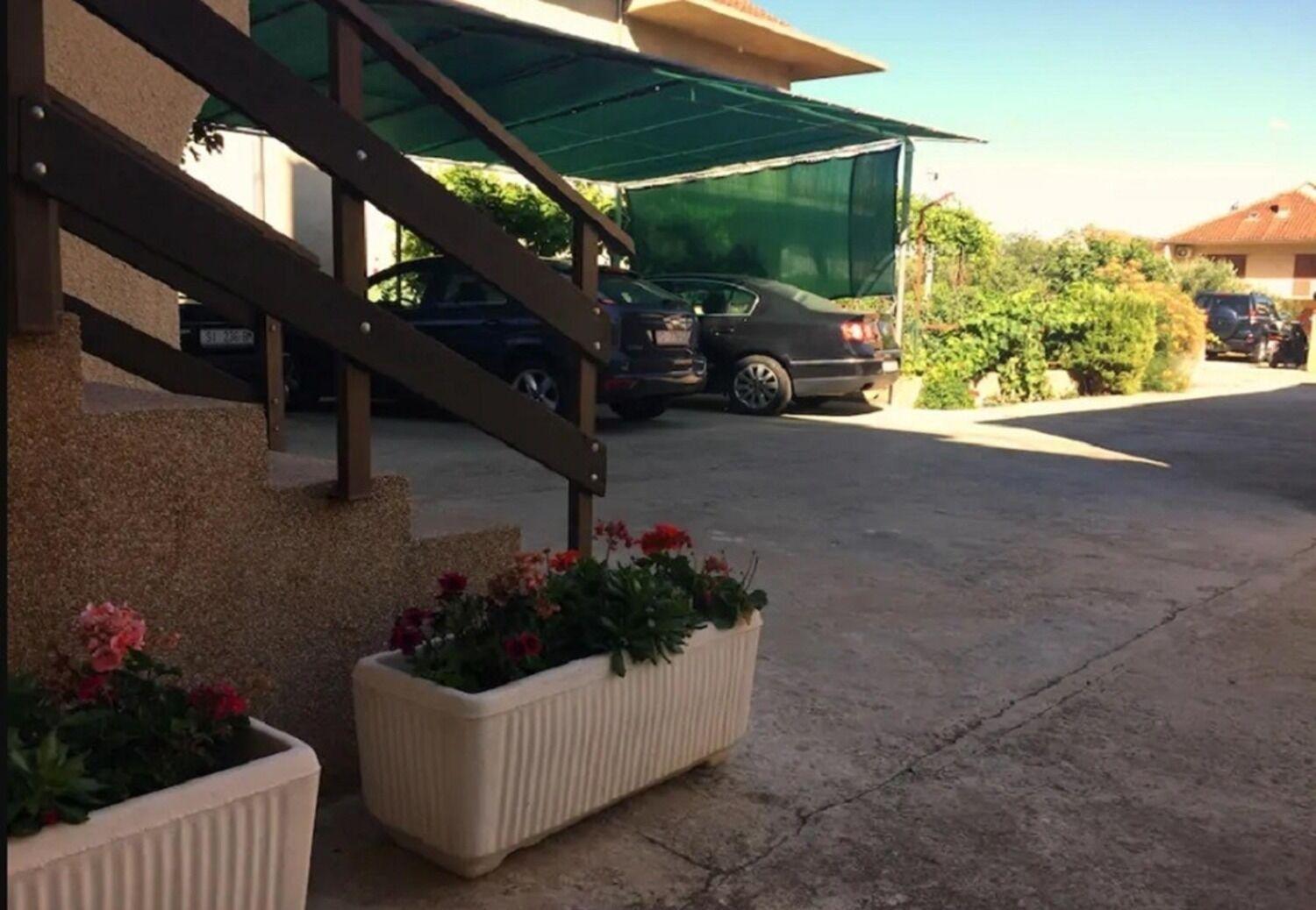 Apartments And Rooms Ognjen - Family Apartments With Free Parking Betina  Kültér fotó